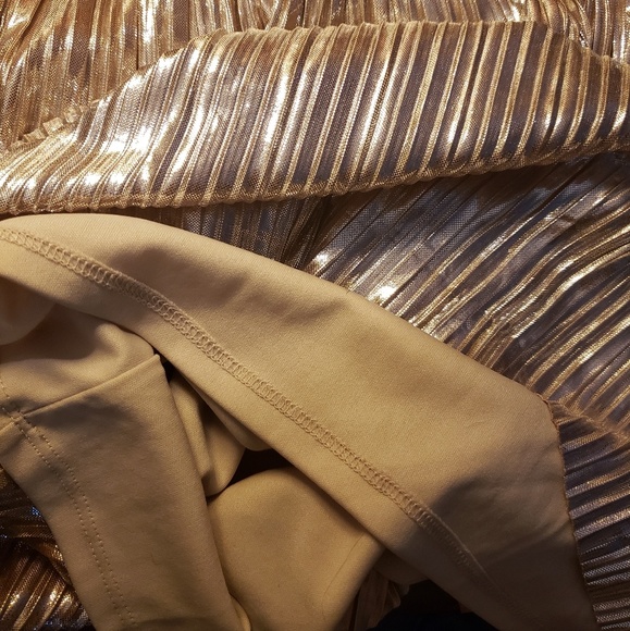 Silvery / light gold color short skirt. - Picture 2 of 4